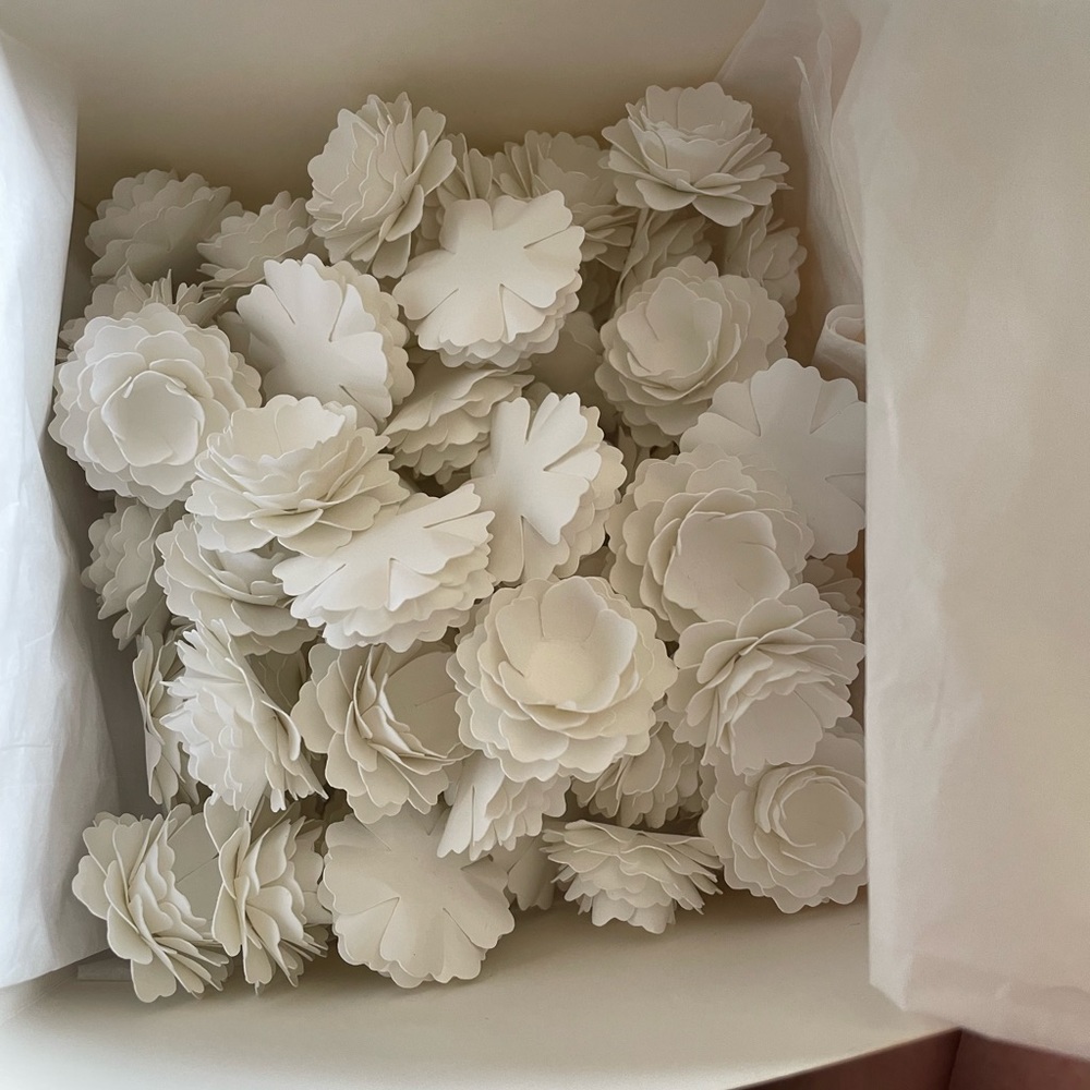 1” Loose Paper Flowers, White
